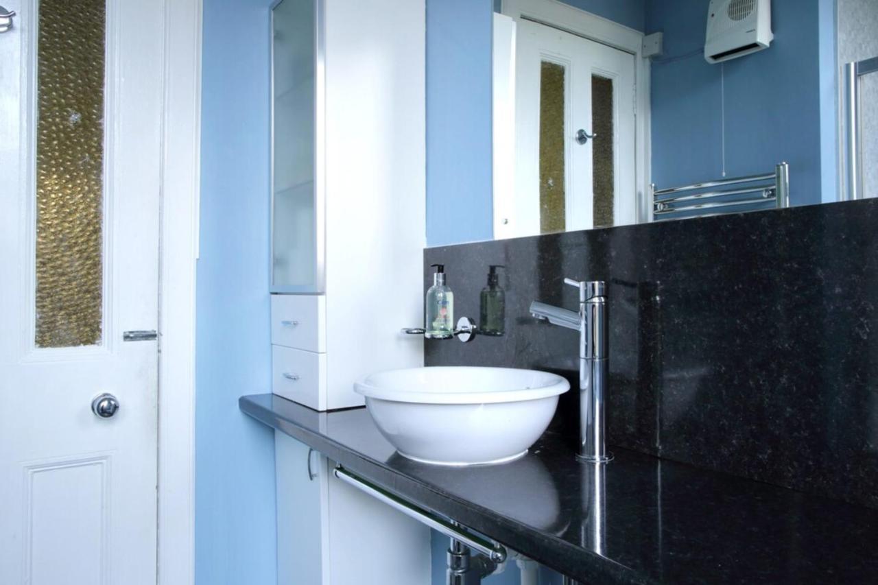 Central And Spacious 2 Bedroom Flat With Garden Edinburgh Dış mekan fotoğraf